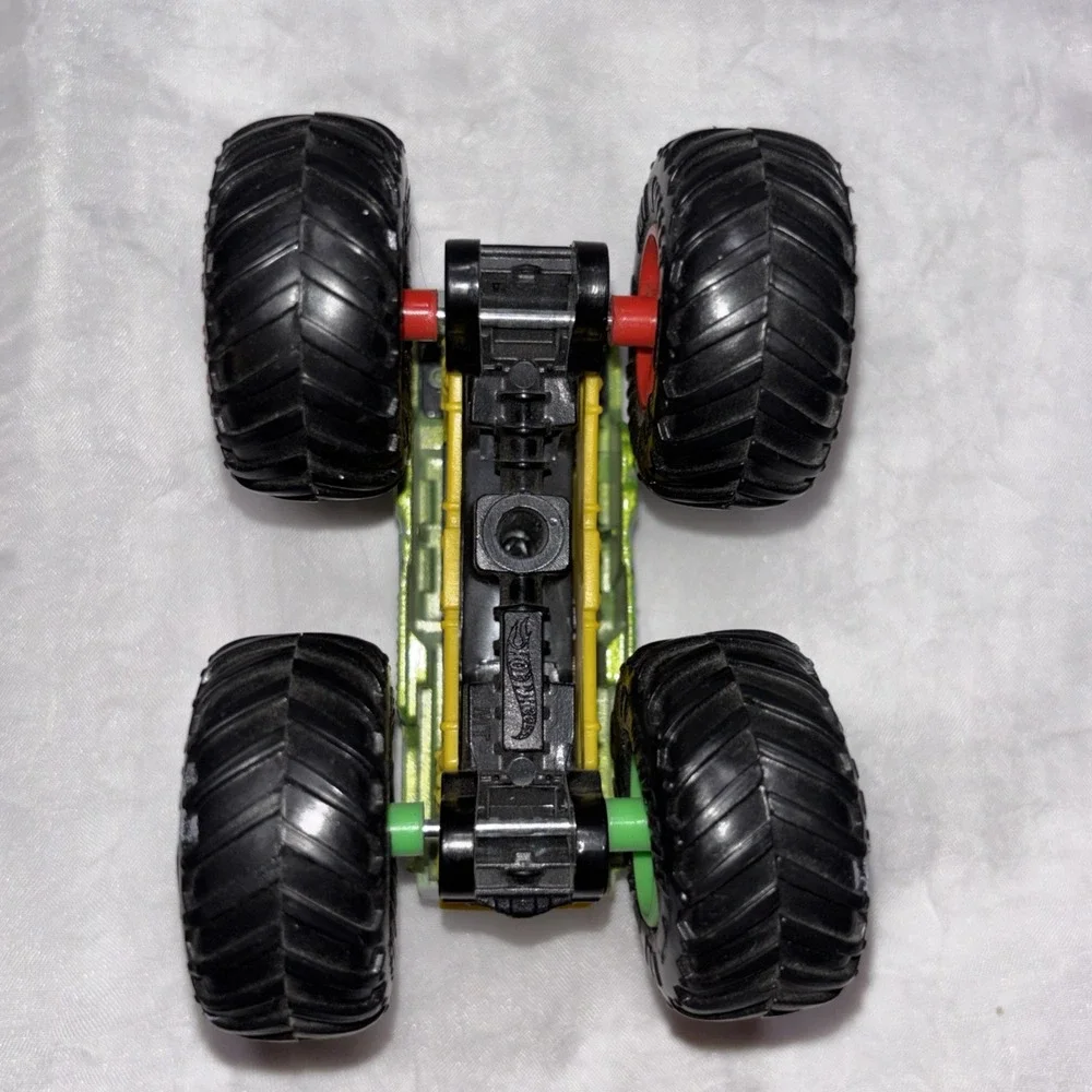 Hot Wheels Monster Truck  Invader Camo Tank 1:64 Diecast Monster Truck